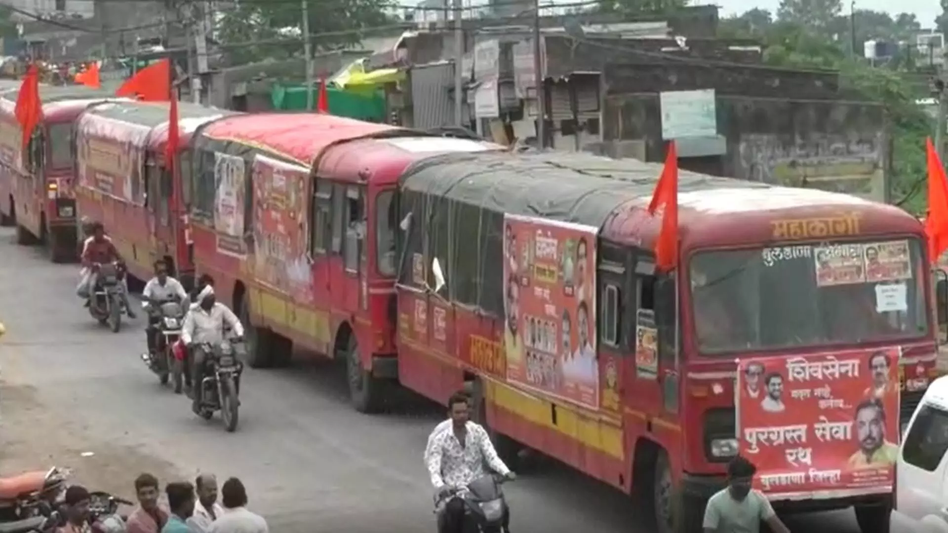 पूरग्रस्तांच्या मदतीसाठी बुलडाणा  शिवसेना सरसावली ; मदत घेऊन लालपरी रवाना