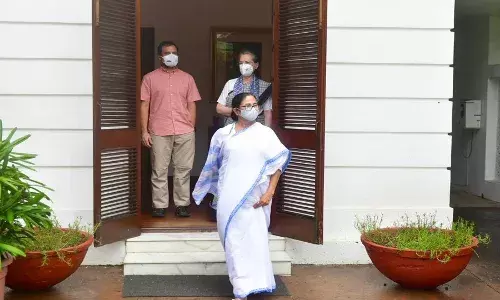 मोदीविरोधी आघाडीचे नेतृत्व कोण करणार? ममता बॅनर्जींनी मांडली भूमिका मोदीविरोधी आघाडीचे नेतृत्व कोण करणार? ममता बॅनर्जींनी मांडली भूमिका