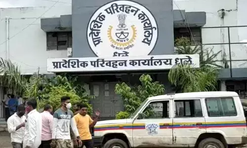 आरटीओ वाहन निरीक्षकांविरुद्ध तब्बल 300 पानांचे दोषारोपपत्र आरटीओ वाहन निरीक्षकांविरुद्ध तब्बल 300 पानांचे दोषारोपपत्र