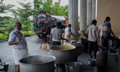 Ground Report : पूरग्रस्तांसाठी मदतीचा ओघ, रायगडमध्ये रोज बनतंय ६ हजार पूरग्रस्तांसाठी जेवण Ground Report : पूरग्रस्तांसाठी मदतीचा ओघ, रायगडमध्ये रोज बनतंय ६ हजार पूरग्रस्तांसाठी जेवण