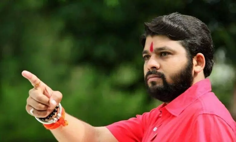 अन्यथा मेलेली जनावरे मंत्रालयात आणून टाकू ; स्वाभिमानी शेतकरी संघटनेचा इशारा