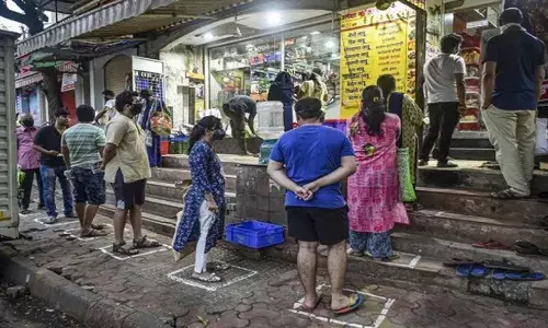 दिलासा : निर्बंध शिथिल, दुकाने ८ वाजेपर्यंत खुली राहणार दिलासा : निर्बंध शिथिल, दुकाने ८ वाजेपर्यंत खुली राहणार