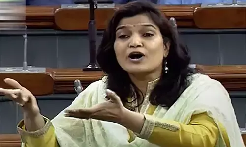 शिवसेना खासदार भावना गवळींच्या अडचणीत वाढ ; लेखापाल मारहाणप्रकरणी खंडपीठाकडून विचारणा