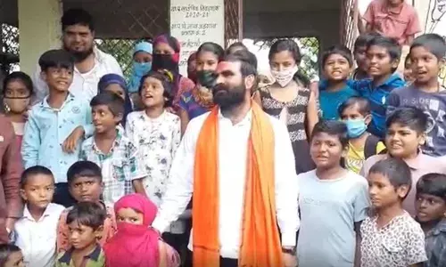 हिंगोली - शिवसेना आमदाराने वदवून घेतल्या, शाळकरी मुलांकडूनच शिवसेनेच्या घोषणा.