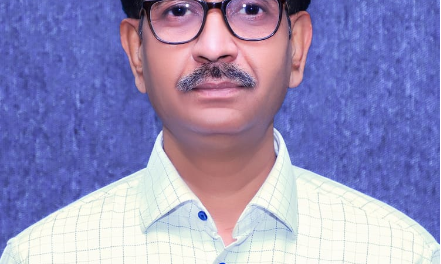 बीड जिल्हाधिकारी रविंद्र जगताप यांची बदली करा: न्यायालयाचे आदेश