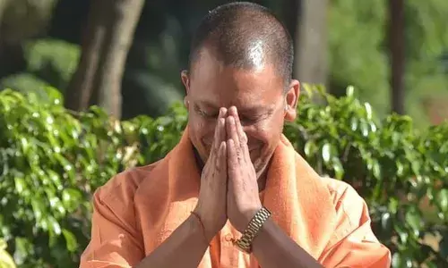 उ. प्रदेशात योगींनी केलेल्या कामांची महाराष्ट्रात जाहिरात कशासाठी? उ. प्रदेशात योगींनी केलेल्या कामांची महाराष्ट्रात जाहिरात कशासाठी?
