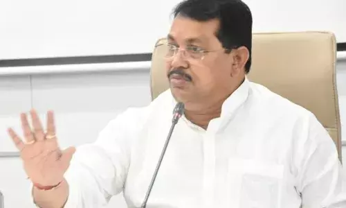 सत्ता ही कुणाच्या बापाची जहागीरदारी नाही, वडेट्टीवार यांचा नारायण राणेंना टोला सत्ता ही कुणाच्या बापाची जहागीरदारी नाही, वडेट्टीवार यांचा नारायण राणेंना टोला