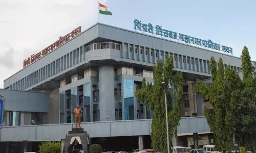 स्मार्ट सिटी परिसरातील खड्डे बुजवण्याचे महापौर ढोरे यांचे आदेश स्मार्ट सिटी परिसरातील खड्डे बुजवण्याचे महापौर ढोरे यांचे आदेश