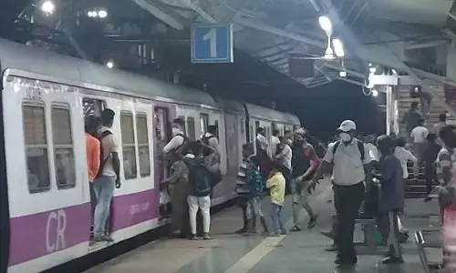 लोकल प्रवास करण्यासाठी काय करावे लागणार?