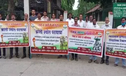काँग्रेसच्यावतीने स्वातंत्र्यास प्रेरणादायक अशा ऐतिहासिक ठिकाणांना भेटी काँग्रेसच्यावतीने स्वातंत्र्यास प्रेरणादायक अशा ऐतिहासिक ठिकाणांना भेटी