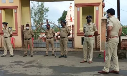 कोरोनाचा पार्श्वभूमीवर सलग दुसऱ्या वर्षी शिराळ्यात नागपंचमी होणार नाही ; अंबामाता मंदिरात पूजेसाठी पाच जणांनाच परवानगी कोरोनाचा पार्श्वभूमीवर सलग दुसऱ्या वर्षी शिराळ्यात नागपंचमी होणार नाही ; अंबामाता मंदिरात पूजेसाठी पाच जणांनाच परवानगी