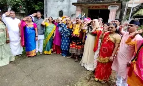 स्वातंत्र्याच्या अमृत महोत्सवचा आरंभ; 13 प्रांतीय वेशभूषा करत गायले राष्ट्रगीत स्वातंत्र्याच्या अमृत महोत्सवचा आरंभ; 13 प्रांतीय वेशभूषा करत गायले राष्ट्रगीत