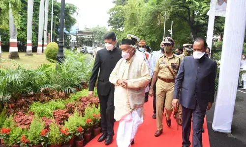 राज्यपाल भगतसिंह कोश्यारी यांच्या हस्ते पुणे विधानभवन प्रांगणात मुख्य ध्वजारोहण राज्यपाल भगतसिंह कोश्यारी यांच्या हस्ते पुणे विधानभवन प्रांगणात मुख्य ध्वजारोहण