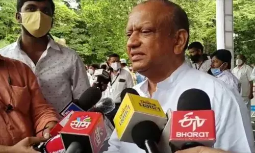 कॉंग्रेस नेते शरद रणपिसेंनी राज्यपालांकडे छेडला 12 आमदारांचा मुद्दा