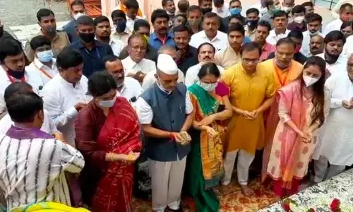 केंद्रीय अर्थ राज्यमंत्री भागवत कराड यांच्या जन आशीर्वाद यात्रेचा पंकजा मुंडे यांनी केला शुभारंभ