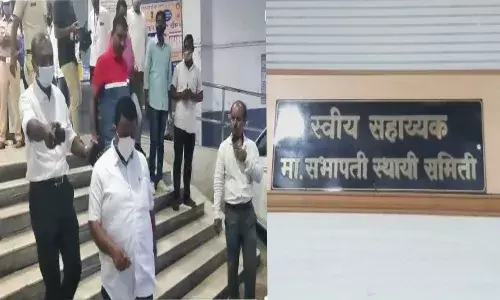 भाजपला धक्का, पिंपरी चिंचवड महापालिका स्थायी समिती अध्यक्ष ACBच्या ताब्यात भाजपला धक्का, पिंपरी चिंचवड महापालिका स्थायी समिती अध्यक्ष ACBच्या ताब्यात