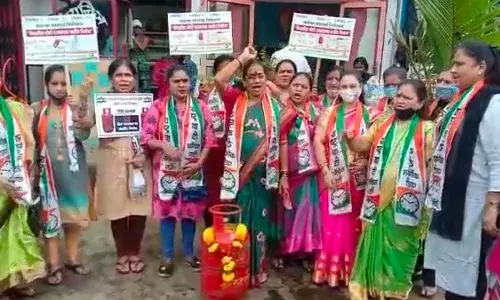 भाजपच्या त्या यात्रेला जनता आशिर्वाद नाही तर, श्राप देतील- घाग भाजपच्या त्या यात्रेला जनता आशिर्वाद नाही तर, श्राप देतील- घाग