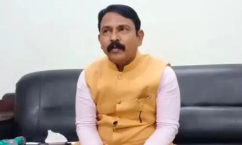 मनरो शाळेच्या मैदानातील बांधकाम तात्काळ थांबवा! -खासदार सुनिल मेंढे मनरो शाळेच्या मैदानातील बांधकाम तात्काळ थांबवा! -खासदार सुनिल मेंढे