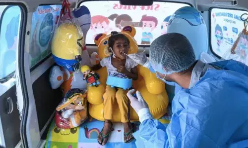 कोरोनाची तिसरी लाट ऑक्टोबरमध्ये, PMO ला समितीचा अहवाल सादर कोरोनाची तिसरी लाट ऑक्टोबरमध्ये, PMO ला समितीचा अहवाल सादर