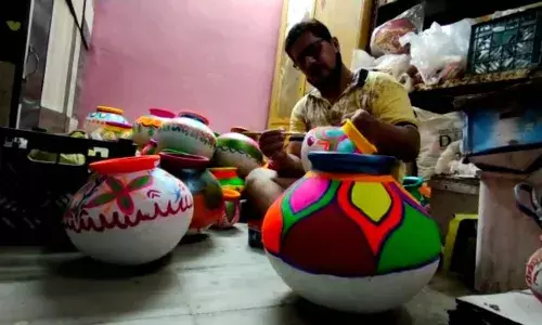 दहीहंडी उत्सव कोरोनाच्या सावटाखाली; कुंभारांच्या अडचणीत वाढ