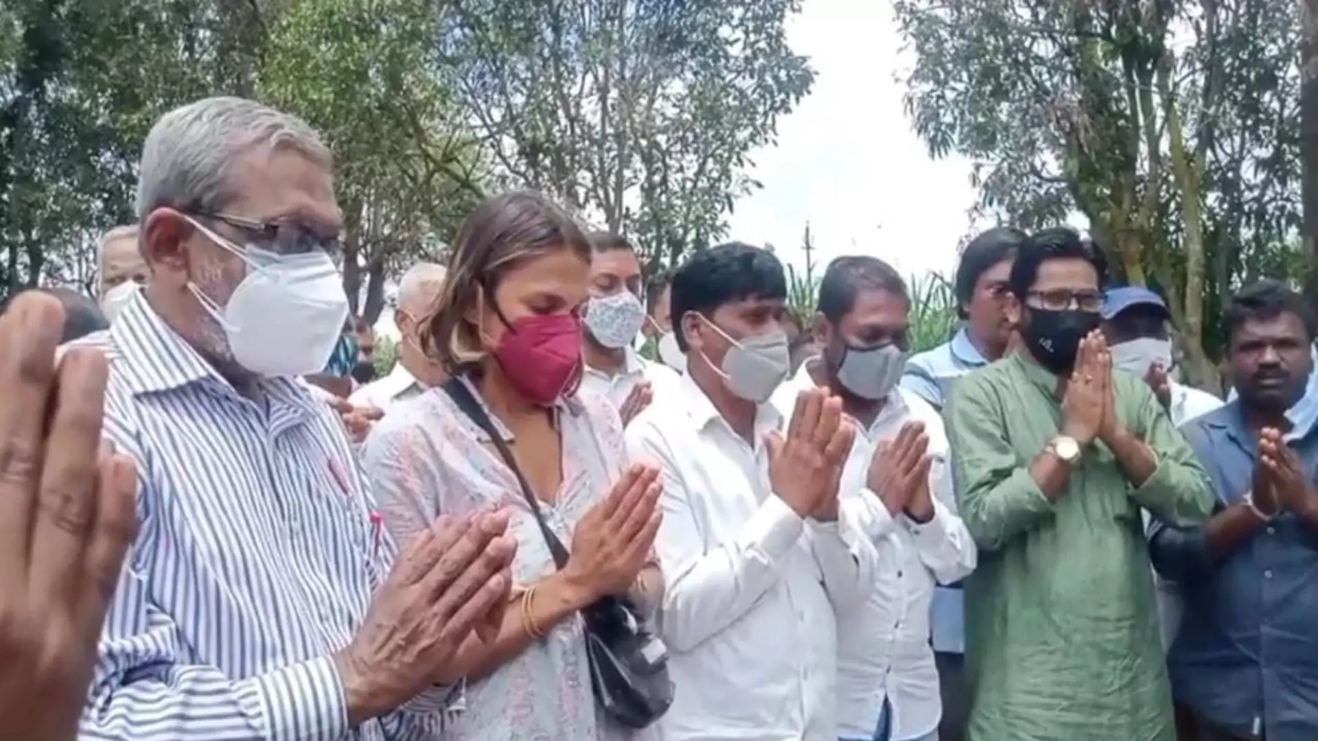 डॉ गेल ऑम्वेट यांना क्रांतीकारी गाण्यातून अखेरचा निरोप