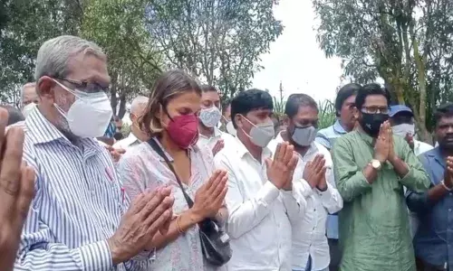 डॉ गेल ऑम्वेट यांना क्रांतीकारी गाण्यातून अखेरचा निरोप