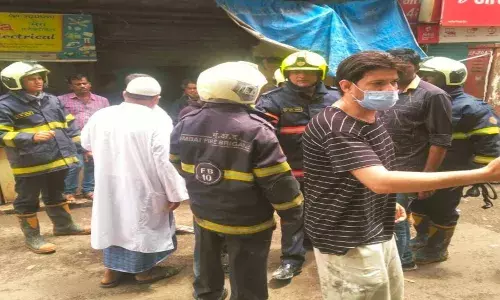 धारावीत गॅस सिलिंडरचा स्फोट ;14 जण होरपळले धारावीत गॅस सिलिंडरचा स्फोट ;14 जण होरपळले