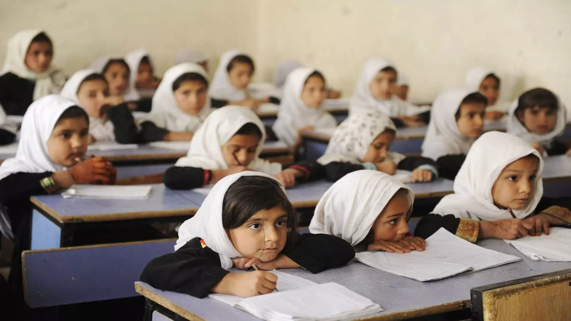 अफगाणिस्तान: आता मुल मुली एकत्र शिक्षण घेणार नाहीत, शिक्षण मंत्री अब्दुल हक्कानी ची घोषणा