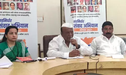 साखरसंघाकडे जसे लक्ष देता तसे गोरगरिबांसाठी असलेल्या महामंडळाकडे का देत नाही- माजी मंत्री ढोबळे