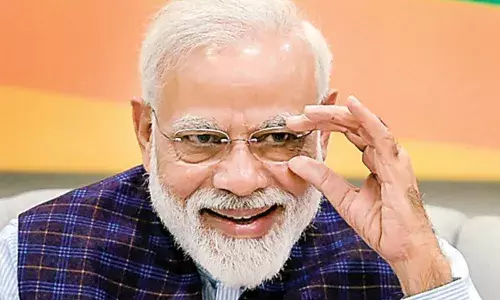 राज्य सरकारचं उत्त्पन्न घटलं, केंद्र सरकार मालामाल... राज्य सरकारचं उत्त्पन्न घटलं, केंद्र सरकार मालामाल...