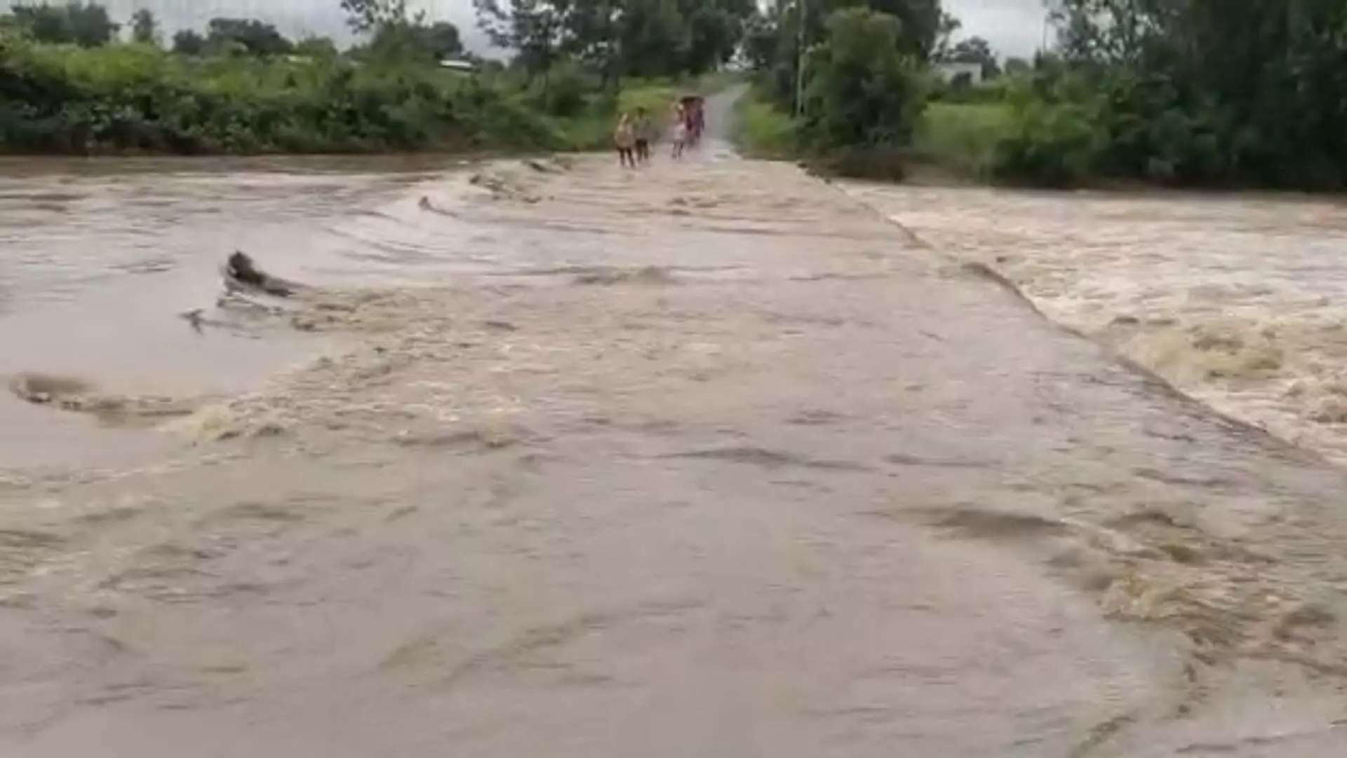 Beed: गेवराईत हाहाकार, तीन गावांचा संपर्क तुटला...