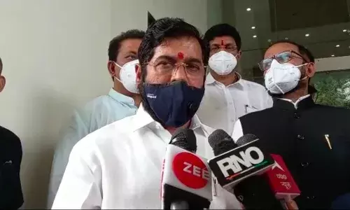 तिसरी लाट रोखण्यासाठी कोरोना निर्बंधाचे पालन करा- पालकमंत्री एकनाथ शिंदे तिसरी लाट रोखण्यासाठी कोरोना निर्बंधाचे पालन करा- पालकमंत्री एकनाथ शिंदे