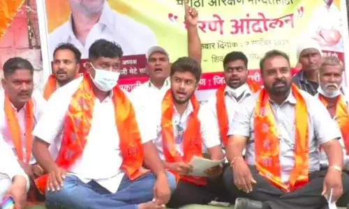शिवसंग्रामचे अहमदनगर जिल्हाधिकारी कार्यालयासमोर धरणे आंदोलन शिवसंग्रामचे अहमदनगर जिल्हाधिकारी कार्यालयासमोर धरणे आंदोलन