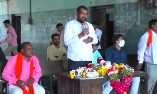 अनिल परब यांना कर्मचारी व कामगारांचा लागला श्राप- सदाभाऊ खोत अनिल परब यांना कर्मचारी व कामगारांचा लागला श्राप- सदाभाऊ खोत