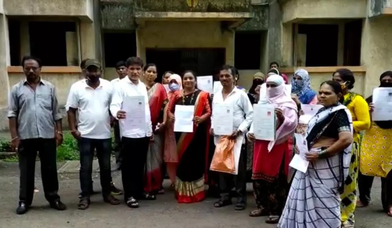 महिनाभरात लाभार्थ्यांना घरे द्या अन्यथा तयार घरांचा ताबा घेऊ; प्रकल्पग्रस्तांचा इशारा