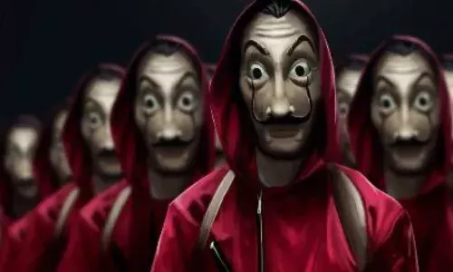 Money heist : दरोडा,प्रतिकार आणि स्वातंत्र्याची प्रतिकं Money heist : दरोडा,प्रतिकार आणि स्वातंत्र्याची प्रतिकं
