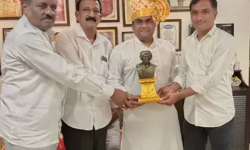 पद्मश्री डॉ. विठ्ठलराव विखे पाटीलकलागौरव पुरस्काराने नंदेश उमप यांचा गौरव