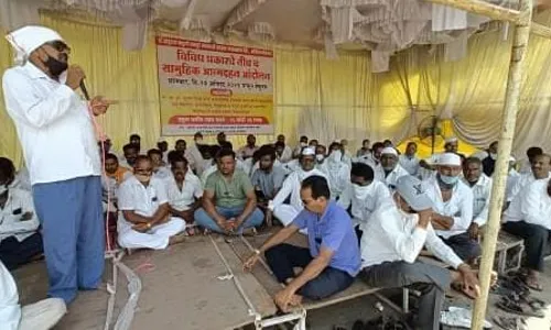 राहुरी कारखान्याच्या त्या कामगारांना भल्या पहाटे अटक राहुरी कारखान्याच्या त्या कामगारांना भल्या पहाटे अटक