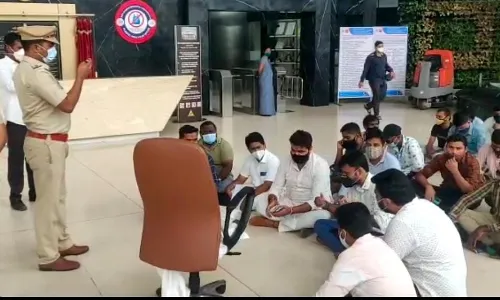 कंत्राटी कामगारांना समान काम समान वेतन लागू करा ; राष्ट्रवादी काँग्रेसची मागणी कंत्राटी कामगारांना समान काम समान वेतन लागू करा ; राष्ट्रवादी काँग्रेसची मागणी