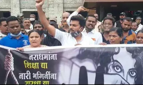 महिला सुरक्षेच्या मुद्द्यावरून पुण्यात आंदोलन ; सामूहिक बलात्काराच्या घटनेचा केला निषेध महिला सुरक्षेच्या मुद्द्यावरून पुण्यात आंदोलन ; सामूहिक बलात्काराच्या घटनेचा केला निषेध