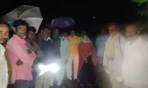 परतूर तालुक्यात पुराच्या पाण्यात तिघे जण वाहून गेले परतूर तालुक्यात पुराच्या पाण्यात तिघे जण वाहून गेले