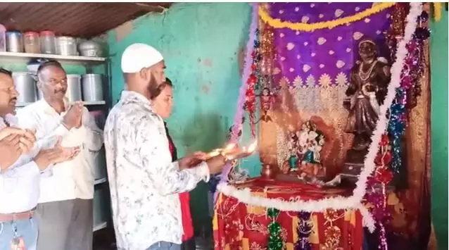 # Ganesh Chaturthi : मुस्लिम तरुणाच्या घरी बाप्पांचे आगमन