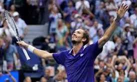 जोकोविचचं विक्रमाचं स्वप्न भंगलं; US Open मध्ये रशियाच्या डेनिल मेदवेदेवचा विजय