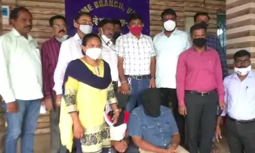 70 लाख रुपये किंमतीचे चोरीचे मोबाईल जप्त ; 2आरोपी गजाआड 70 लाख रुपये किंमतीचे चोरीचे मोबाईल जप्त ; 2आरोपी गजाआड