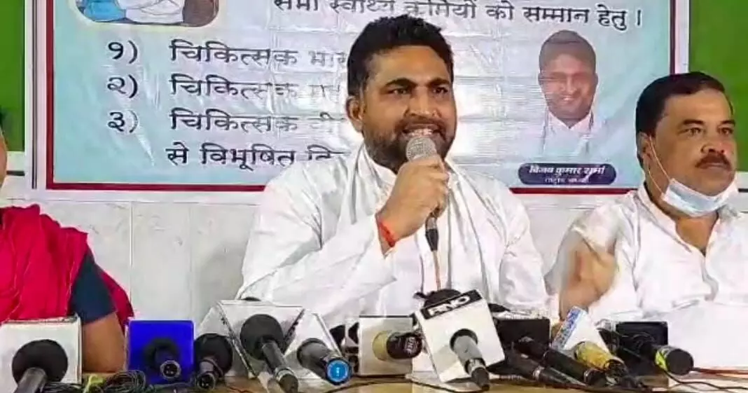 राष्ट्रीय उत्तर भारतीय समाज पक्ष आपल्या विविध मागण्यांसाठी आक्रमक