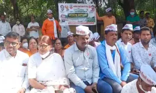 शेतकऱ्यांच्या विविध मागण्यांसाठी निघालेली आक्रोश पदयात्रा शेतकऱ्यांच्या विविध मागण्यांसाठी निघालेली आक्रोश पदयात्रा