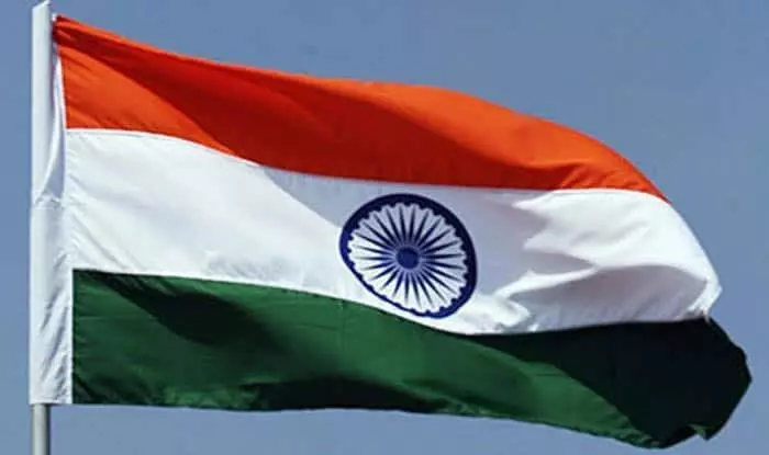 संयुक्त राष्ट्र संघाच्या ध्वजाबरोबर भारताचा राष्ट्रीय ध्वज लावण्याचे नियम काय आहेत?