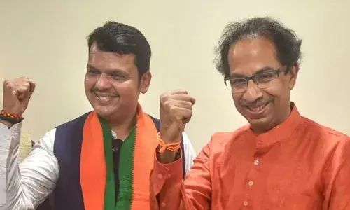 उद्धव ठाकरे भाजपला कुरवाळत आहेत का? उद्धव ठाकरे भाजपला कुरवाळत आहेत का?