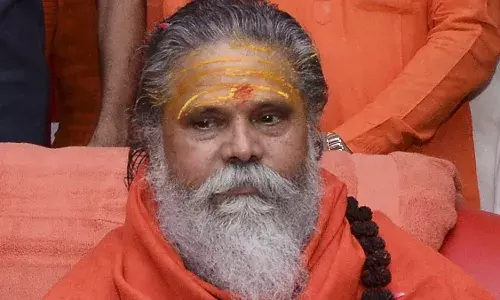 पालघरमध्ये बोंबाबोंब, उ.प्रदेशबाबत मात्र मौन पालघरमध्ये बोंबाबोंब, उ.प्रदेशबाबत मात्र मौन