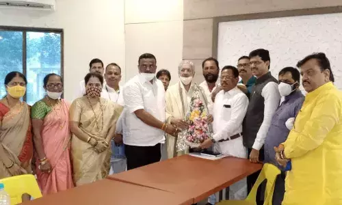 राष्ट्रवादीसोबत आघाडी नको, रायगडमधील शिवसैनिकांची उद्योगमंत्र्यांकडे तक्रार राष्ट्रवादीसोबत आघाडी नको, रायगडमधील शिवसैनिकांची उद्योगमंत्र्यांकडे तक्रार